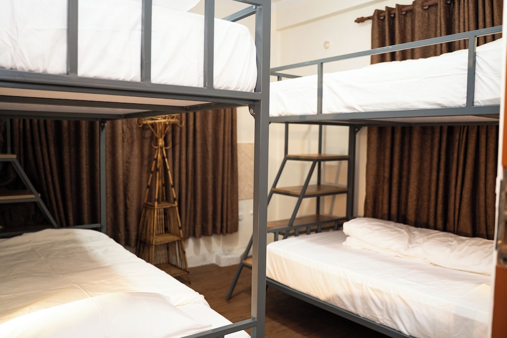 Aarya Wellness & Hostel