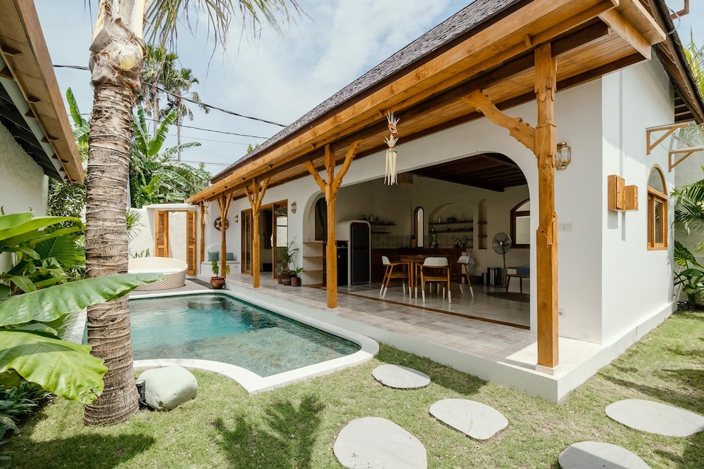 Villa Canggutopia 3 by Alfred in Bali - Tropical 1BR Villa in Heart of Canggu Echo Beach