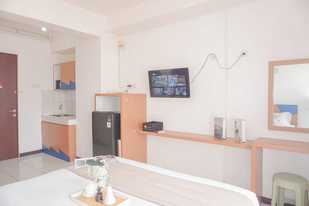 Homey Studio at Riverview Jababeka Apartment