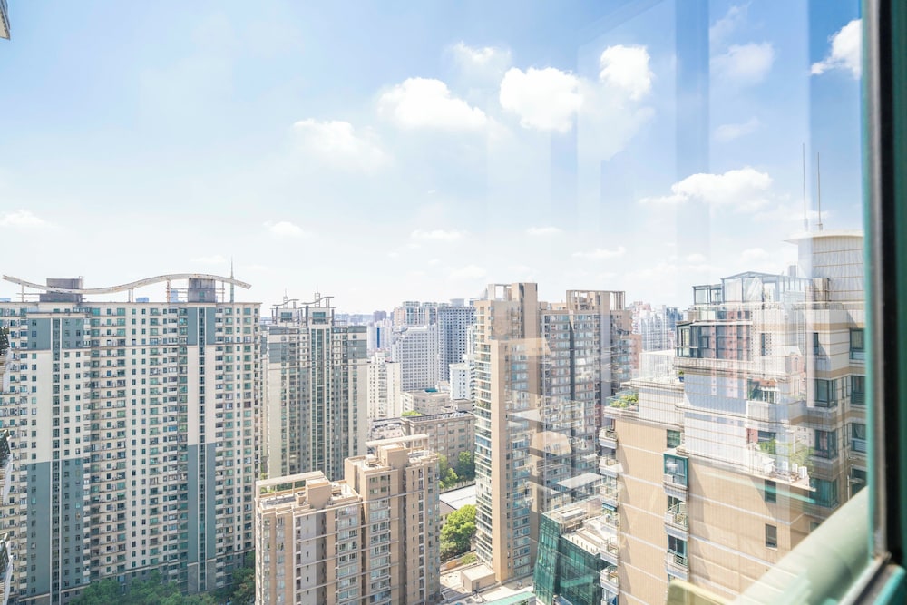 Tyms Elegant 4BR 2BA Apt in Xujiahui