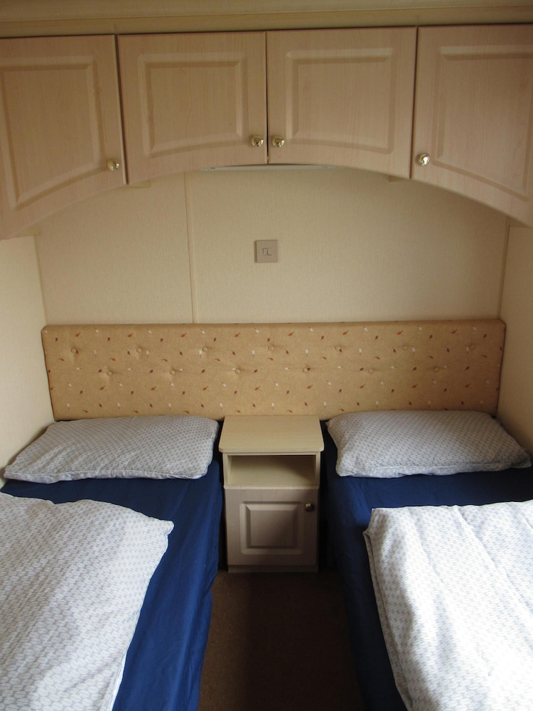 Caravan -chapel, Skegness With Decking From March view 3