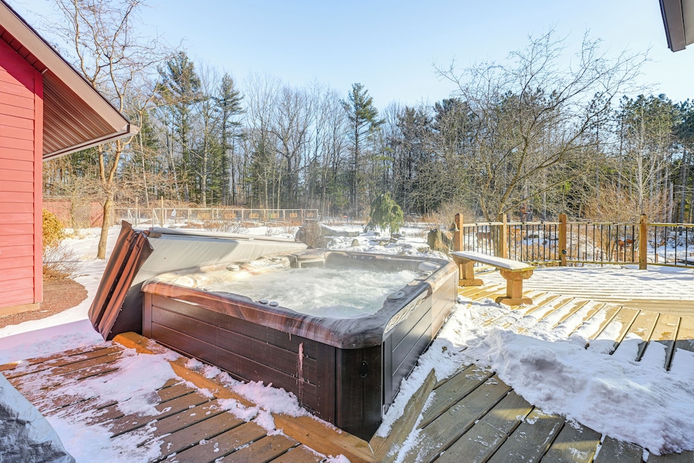Hot Tub & Private Sauna: Wausau Family Home