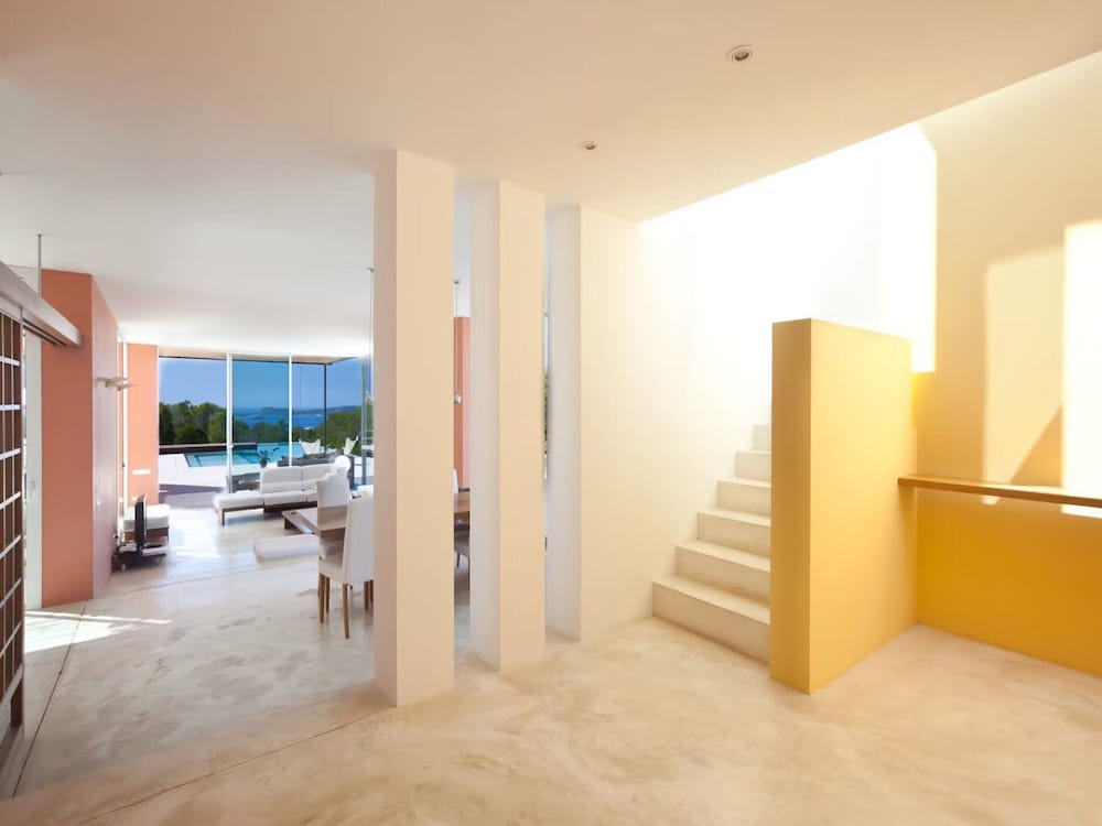 Beautiful Villa in Inviting Space