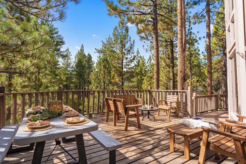 Lakeview Cabin w/ Game Room & Deck Near Ski Slopes & Trails Sleeps 20 Waterview by Avantstay