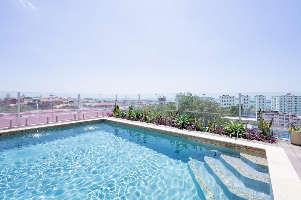 w Comfy 1BR w Perfect Balcony in Casco View