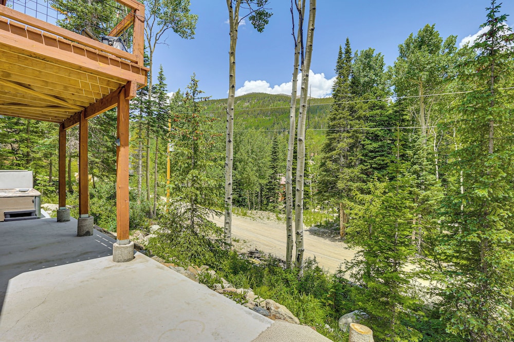 Private Hot Tub & Mountain Views: Duplex in Salida