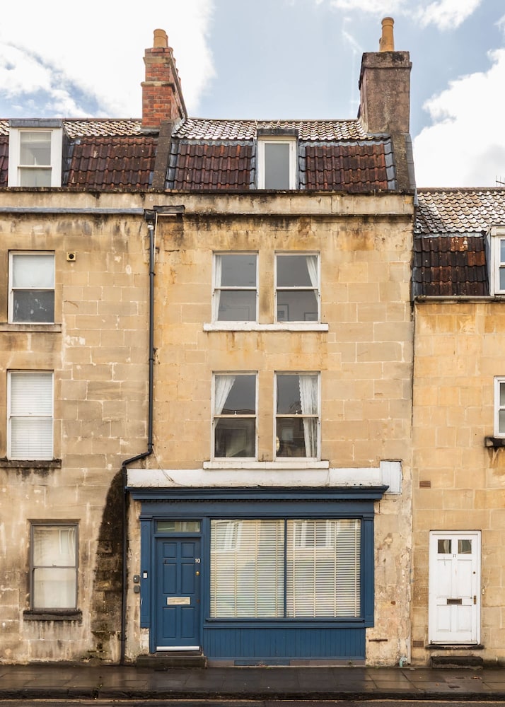 Stylish 4-bedroom Townhouse in the Heart of Bath