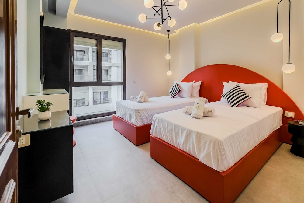 Ample & Artistic 2bdr Apt. 5 min to CAI Airport