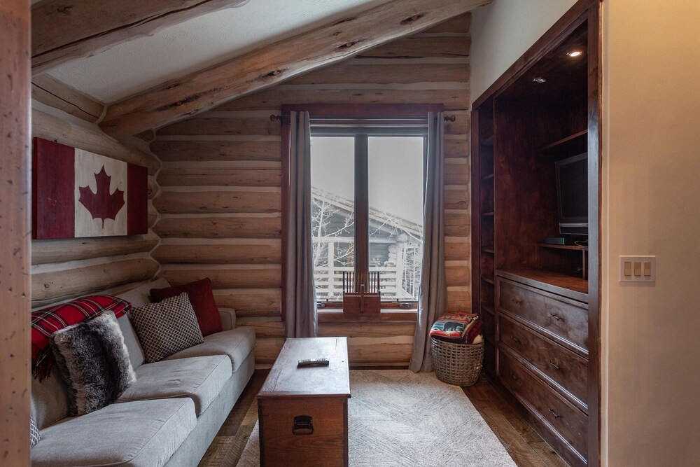 Pine Inn at Trail's End Lodge - Three Bedroom Residence with Den and Spa #5 3 Condo