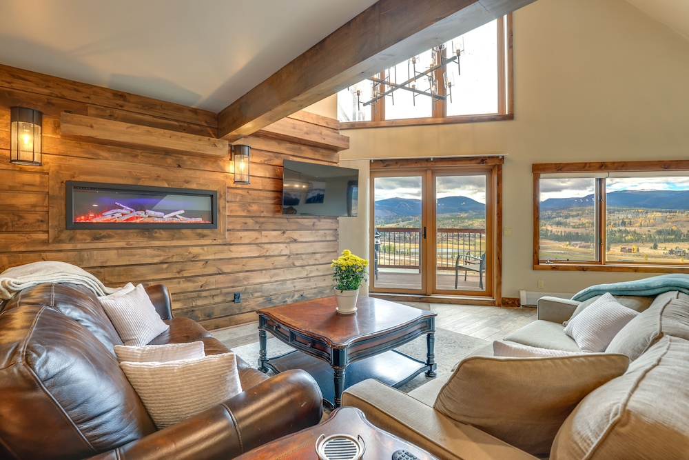 Mountain Adventure Home Base - Ski, Hike & Chill!