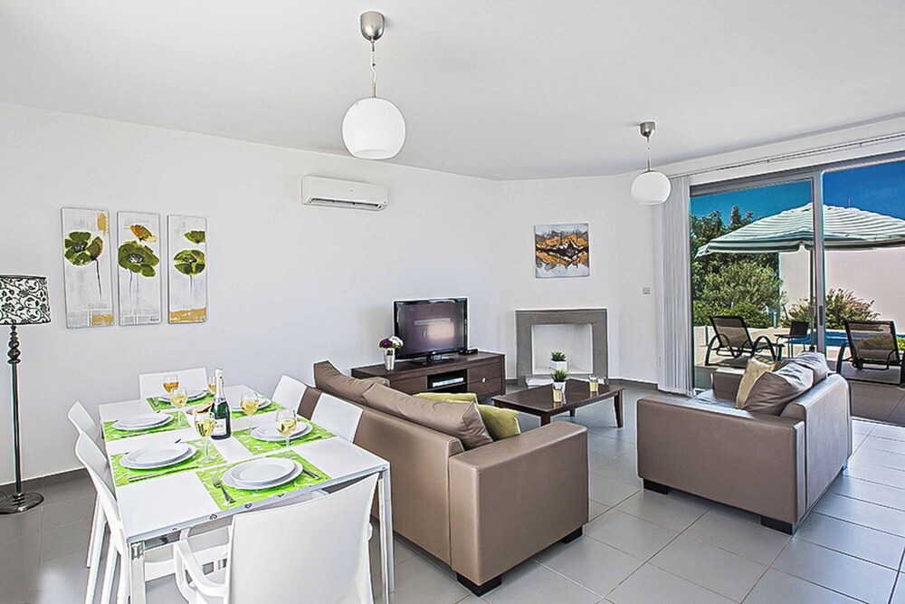 Villa Latchi Thea