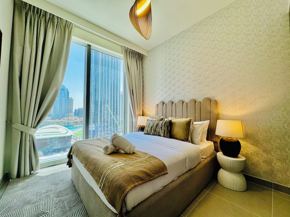 Venduras - Luxe 4BR Opera & Burj Views