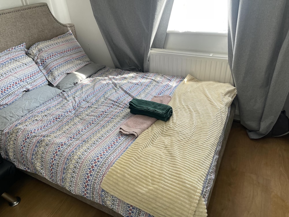 Great 5-bed Wembley Home 25min From Central London view 4