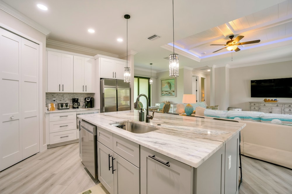 Golf Days & Beach Fun: Port Charlotte Home w/ Yard