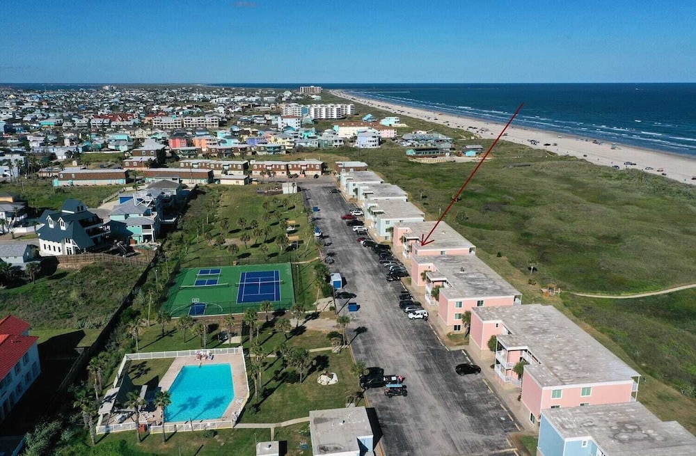 2 Condos in Beachfront Complex Pool, Pickleball+tennis Court, Beach Boardwalk