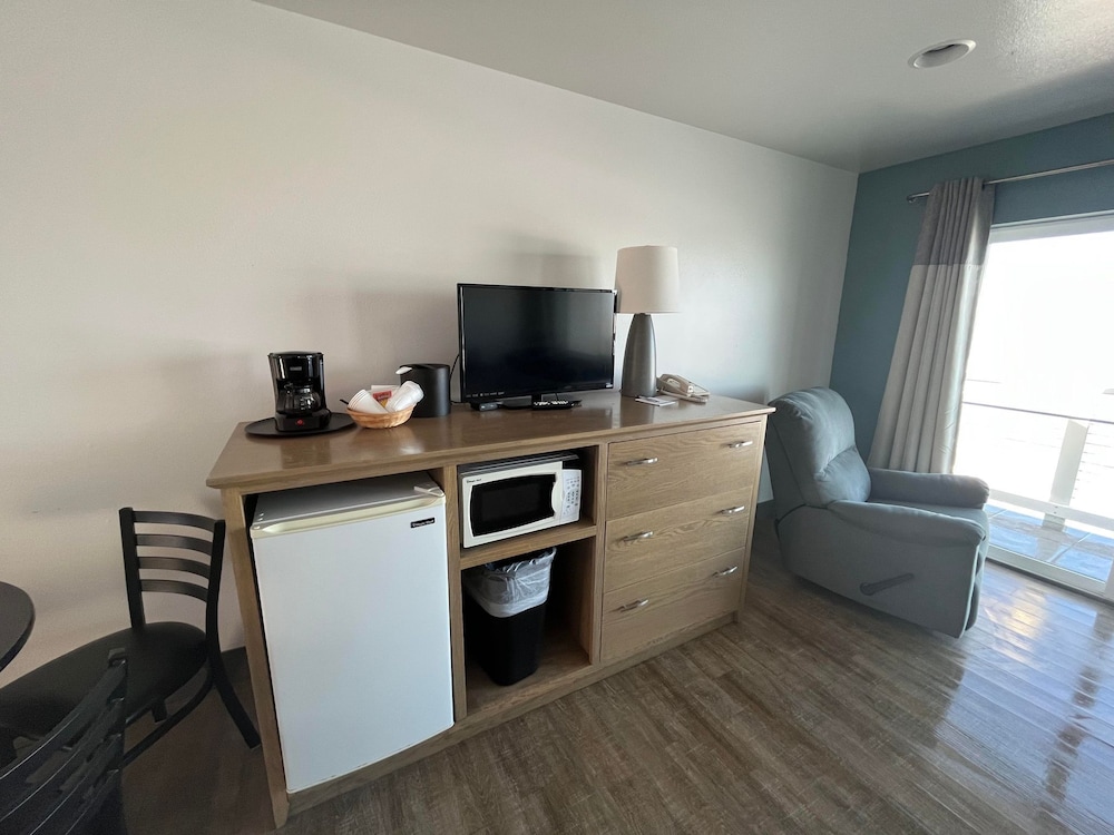 Sunset Oceanfront Lodging