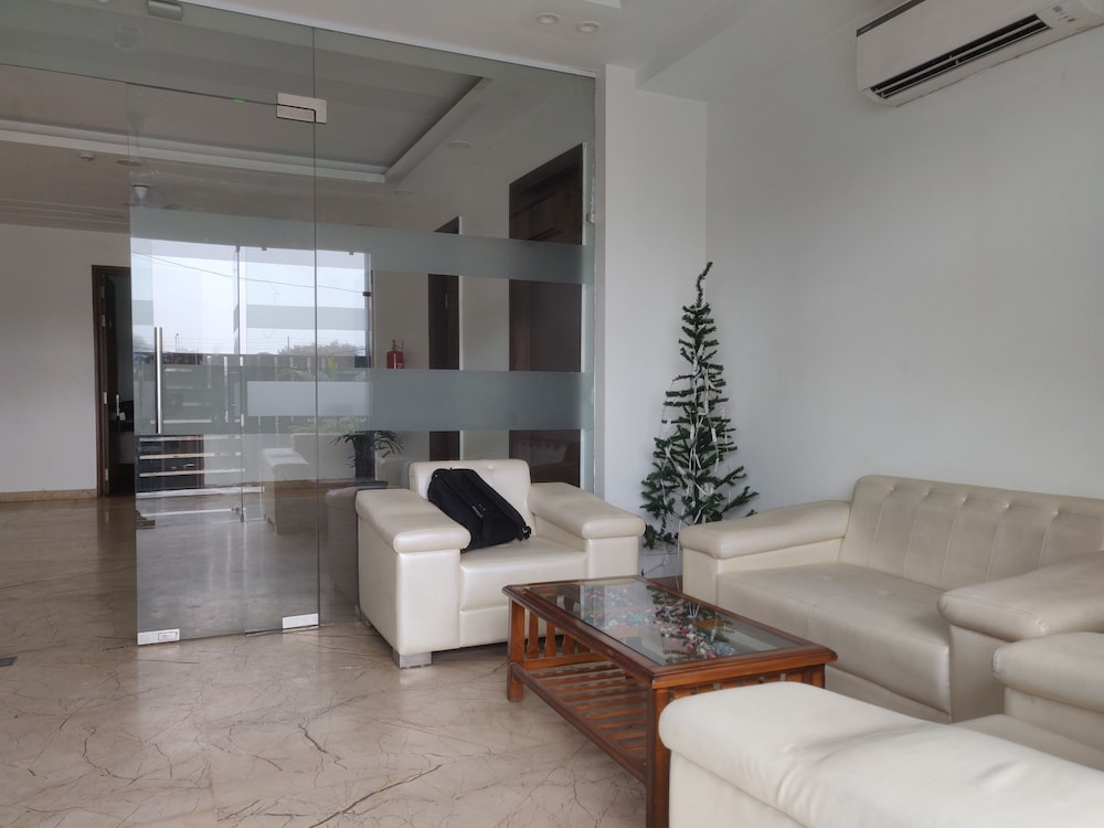 Lobby & Reception
