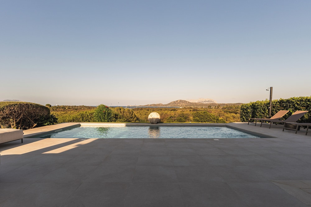 Villa Blue Sphere with Pool by Wonderful Italy
