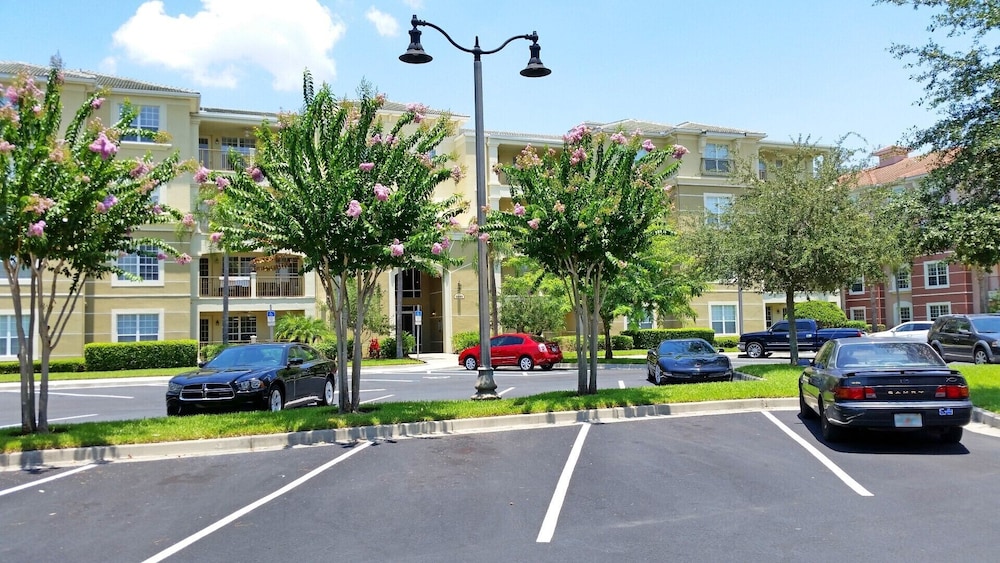 Lakeview Palms