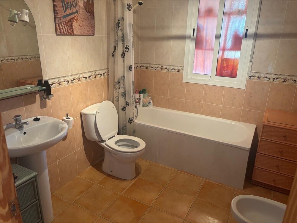 Casa Bueno Sunset Villa - Sleeps 7, Pool & Aircon