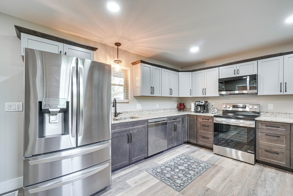 Private Hot Tub: Serene Family Home in Sevierville