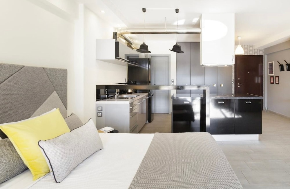 Stylish Boutique Loft With Private Balcony