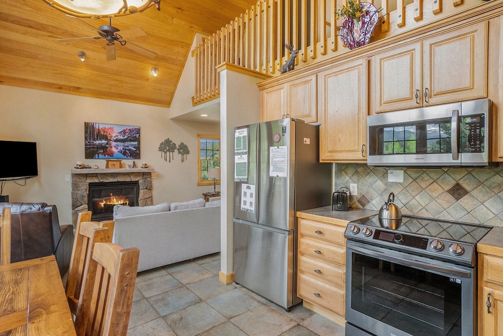 Solitude Bobcat 5- Estes Park 2 Bedroom Condo by RedAwning - Property Image 26