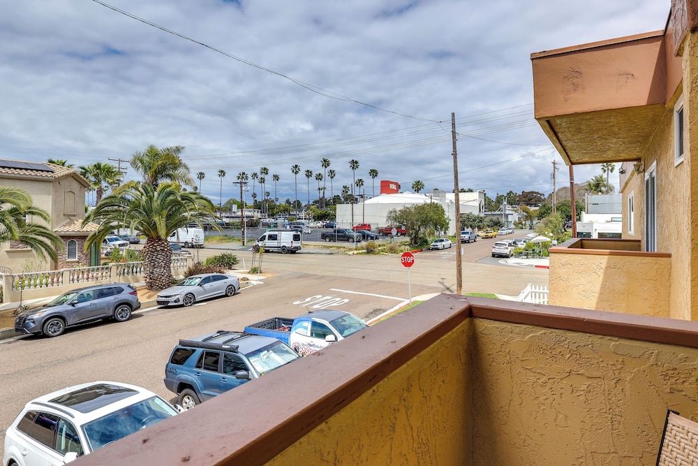 1 Mi to Oceanside Municipal Pier: Condo w/ Balcony