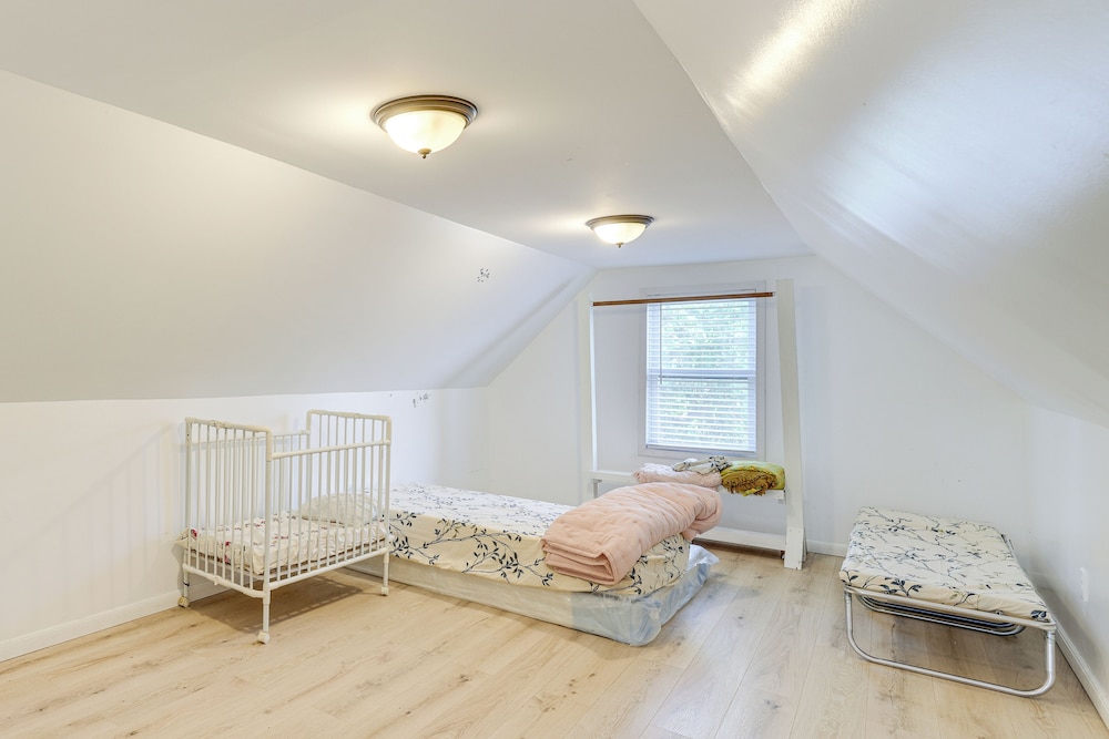 2 Mi to State Park: Updated Niagara Falls Home