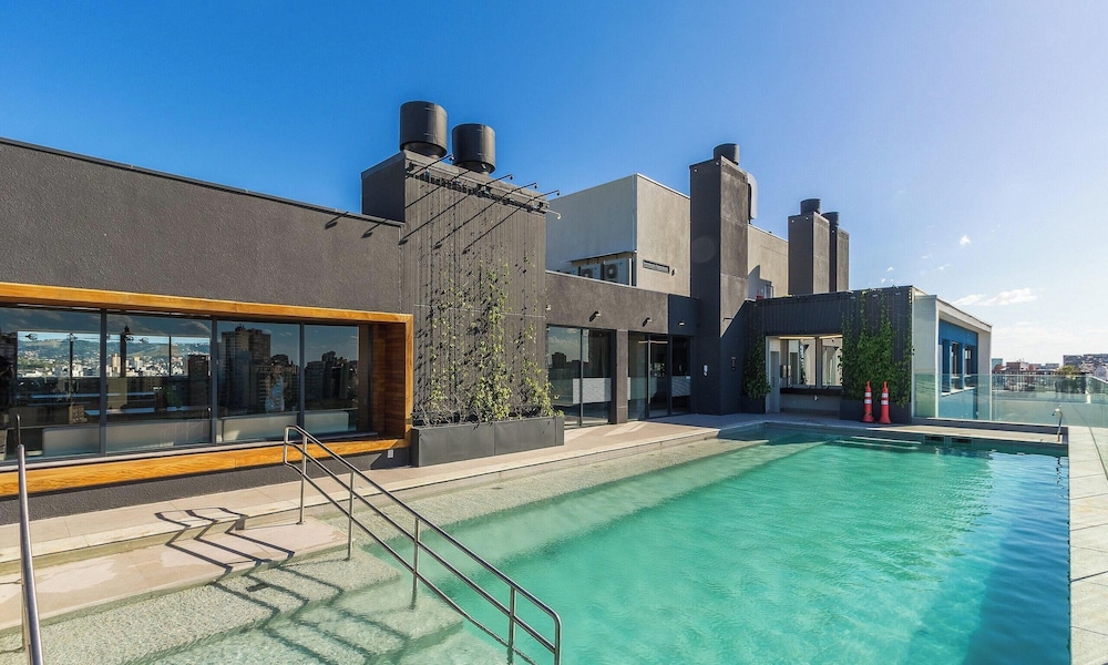 Condominium w/ Complete Leisure Facilities and Unbeatable Location in POA - Bles