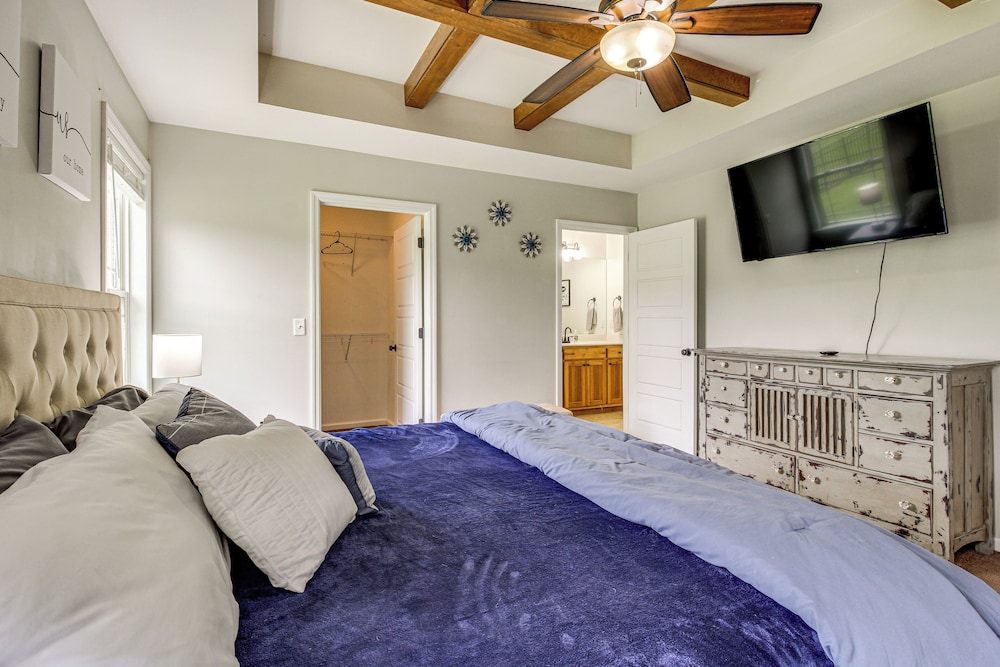 13 Mi to Chattanooga: Family Home w/ Backyard!