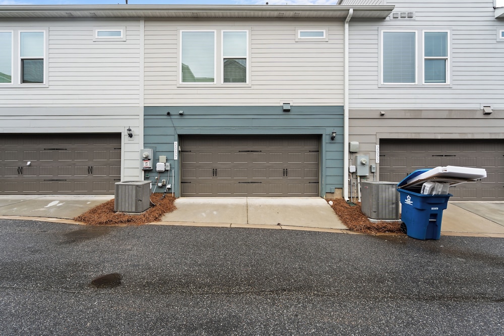 King 3BR Townhouse in Camp North End