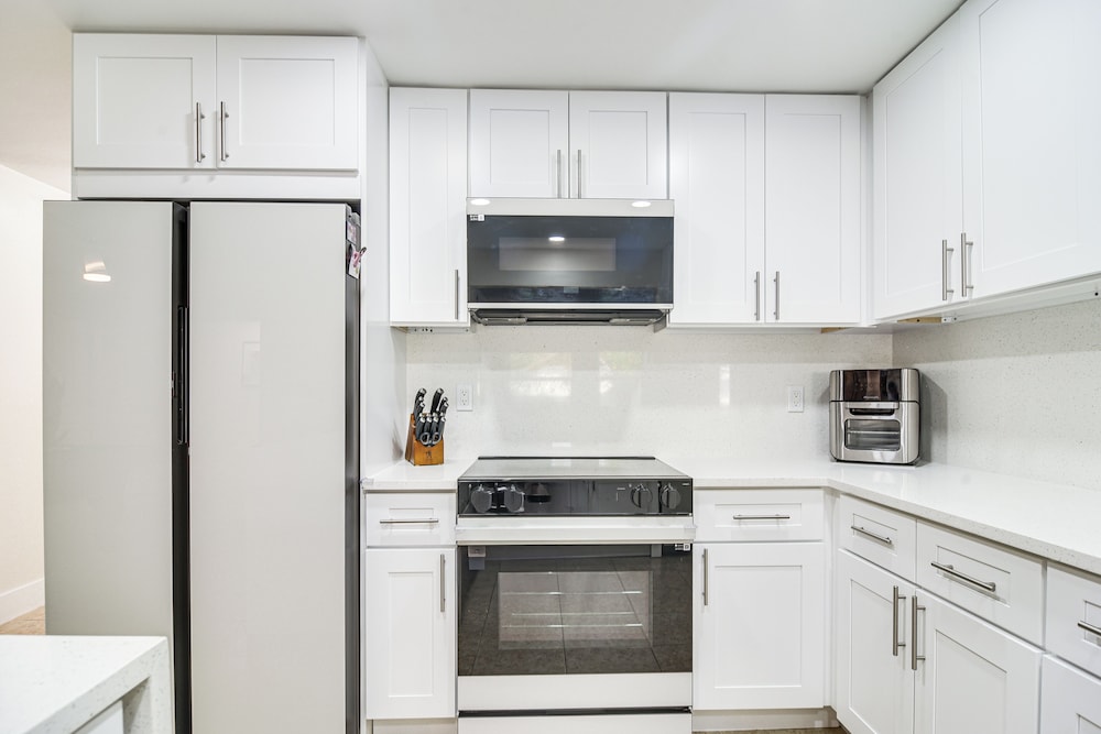 2 Mi to Beach: Home w/ Pool, Grill & More in Largo