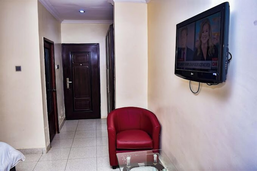 CANDOW HOTEL