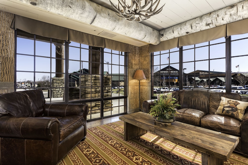Springfield Vacations - Bass Pro Shops Angler's Lodge - Property Image 1