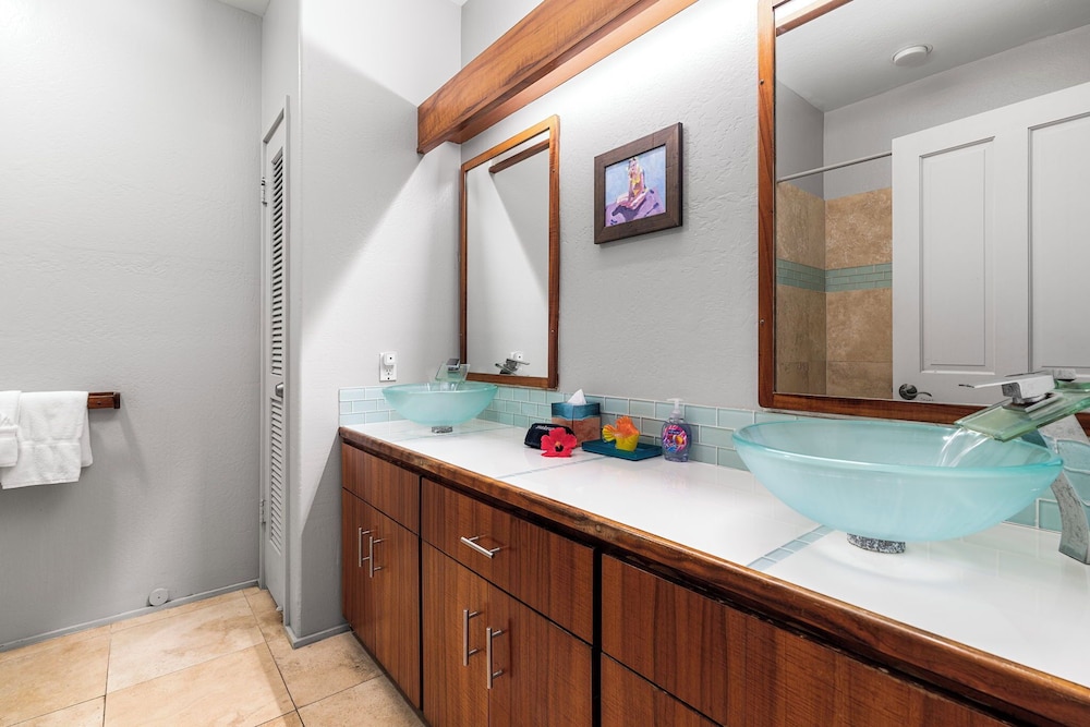 Oceanfront Kanaloa Condo - Pools, Hot Tubs & Sunset Views- Vrkcv