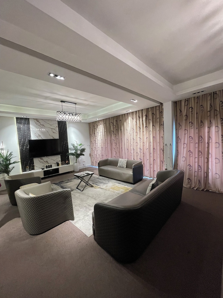 Sujimoto Residences Precious