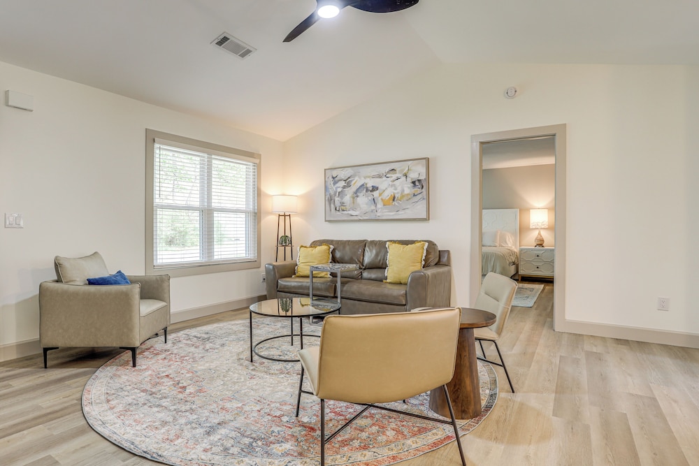 < 1 Mi to Main St & Amphitheater: Woodstock Home!