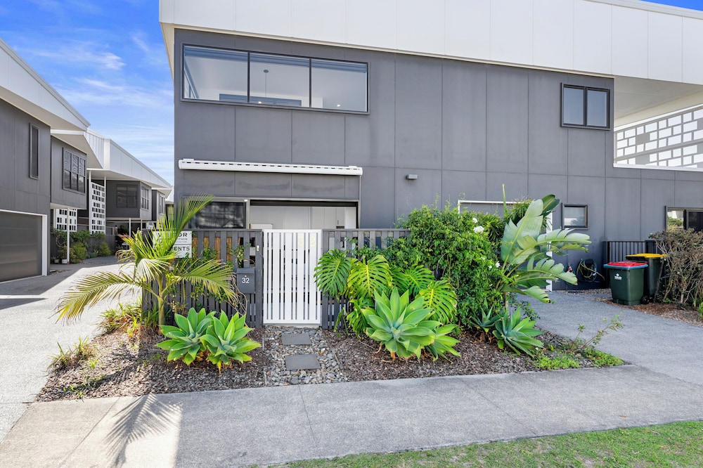 1 Bedroom Modern Townhouse in Casuarina