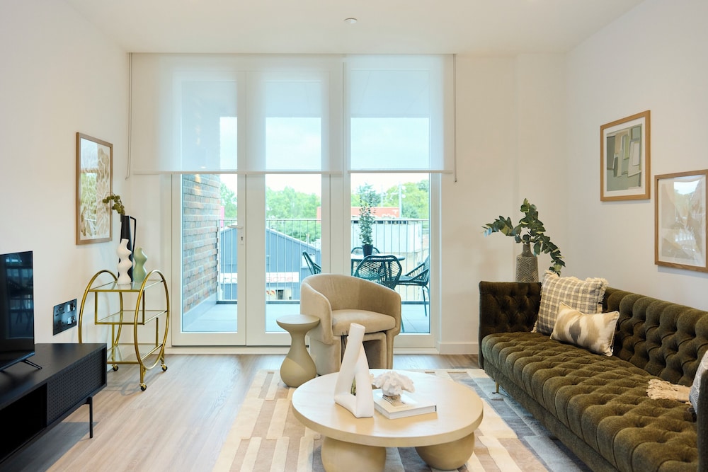 The Tottenham Retreat - Homely 2bdr Flat With Balcony