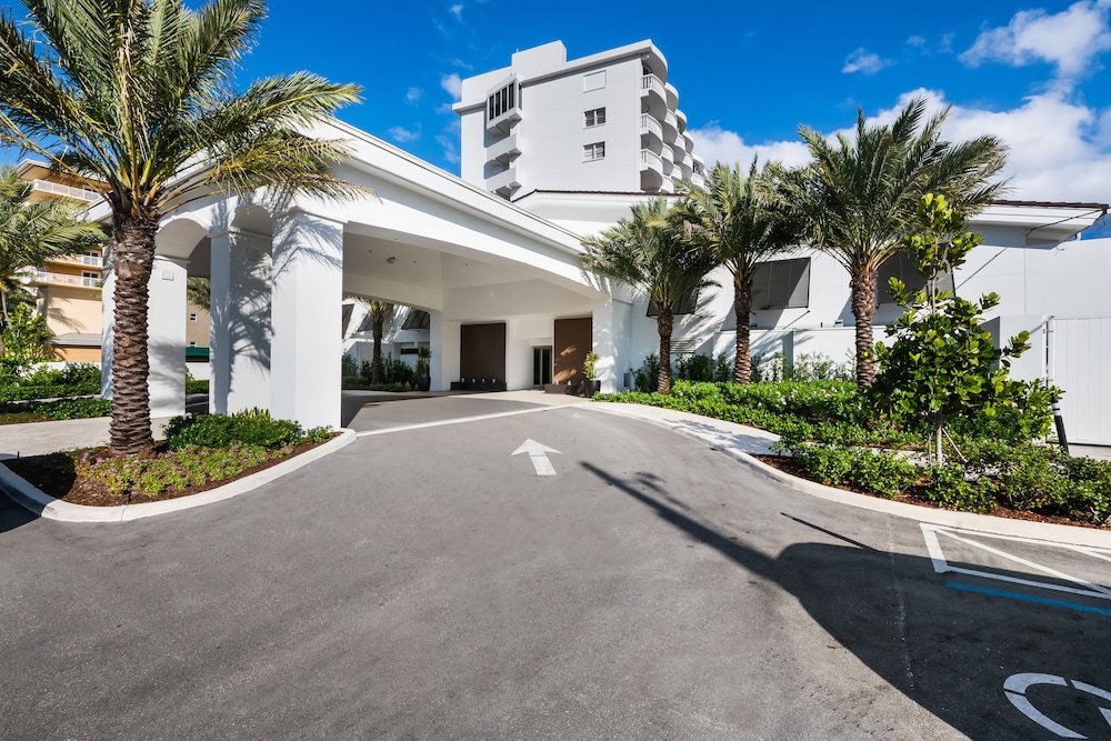 Hotel Beachcomber Resort & Club - Image 1