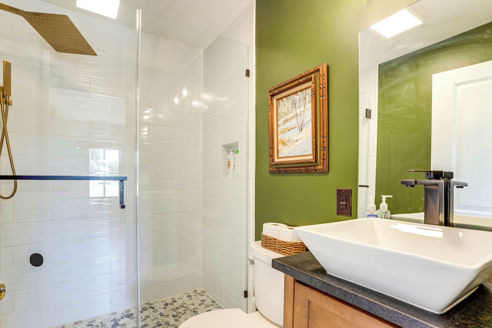 Shenandoah Valley Riverside Retreat Near Wineries