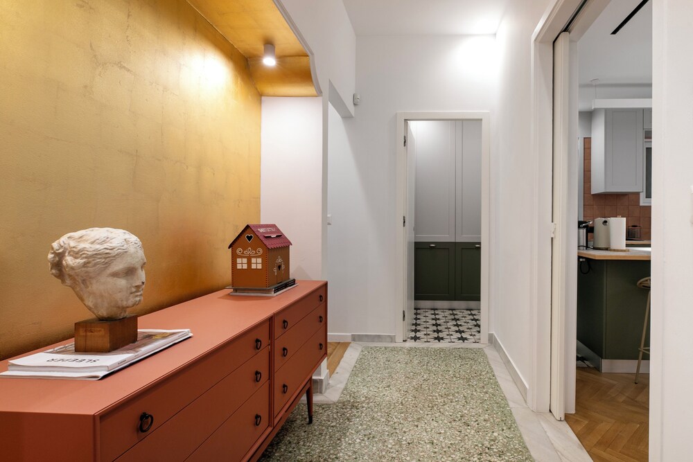 Elysia - 2-Br Apt & Balcony in Athens