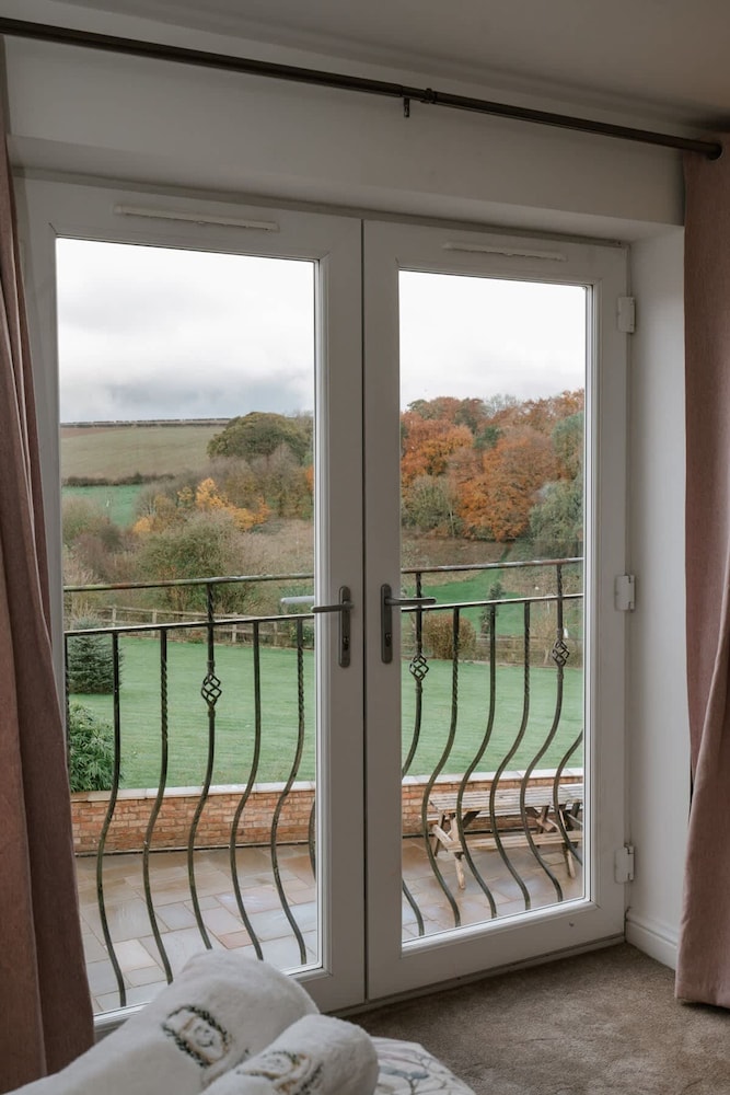 Luxury Langtoft Stud - Sleeps 10