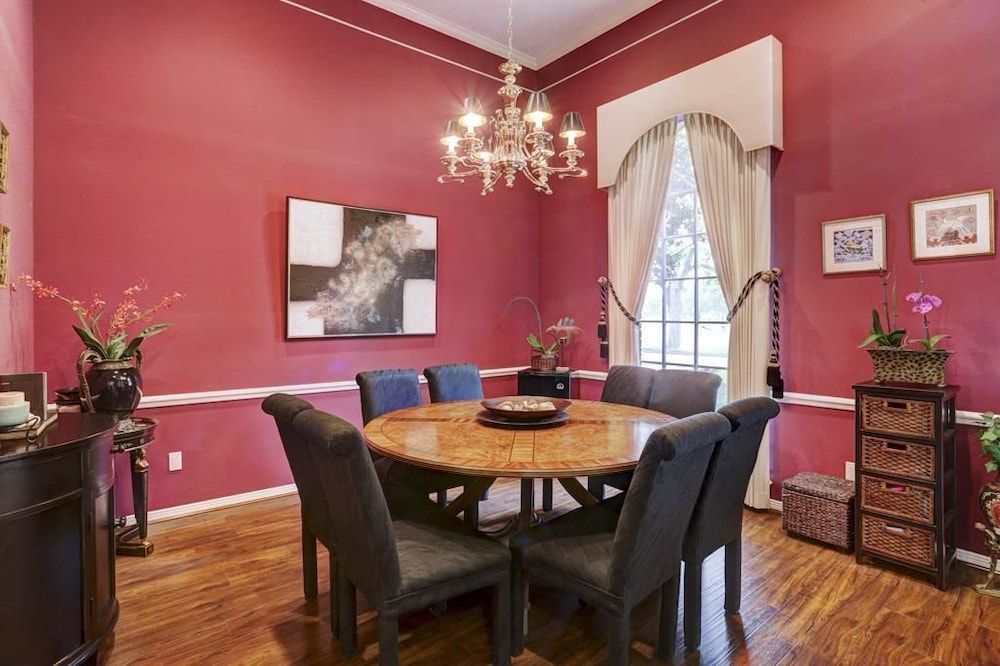 Luxury Spectacular House in TX view 2