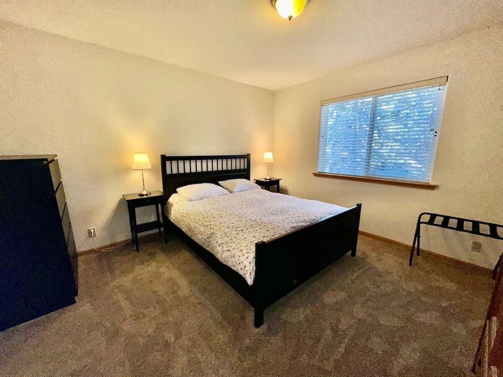 Pine Haven 3 Bedroom Home by RedAwning view 5