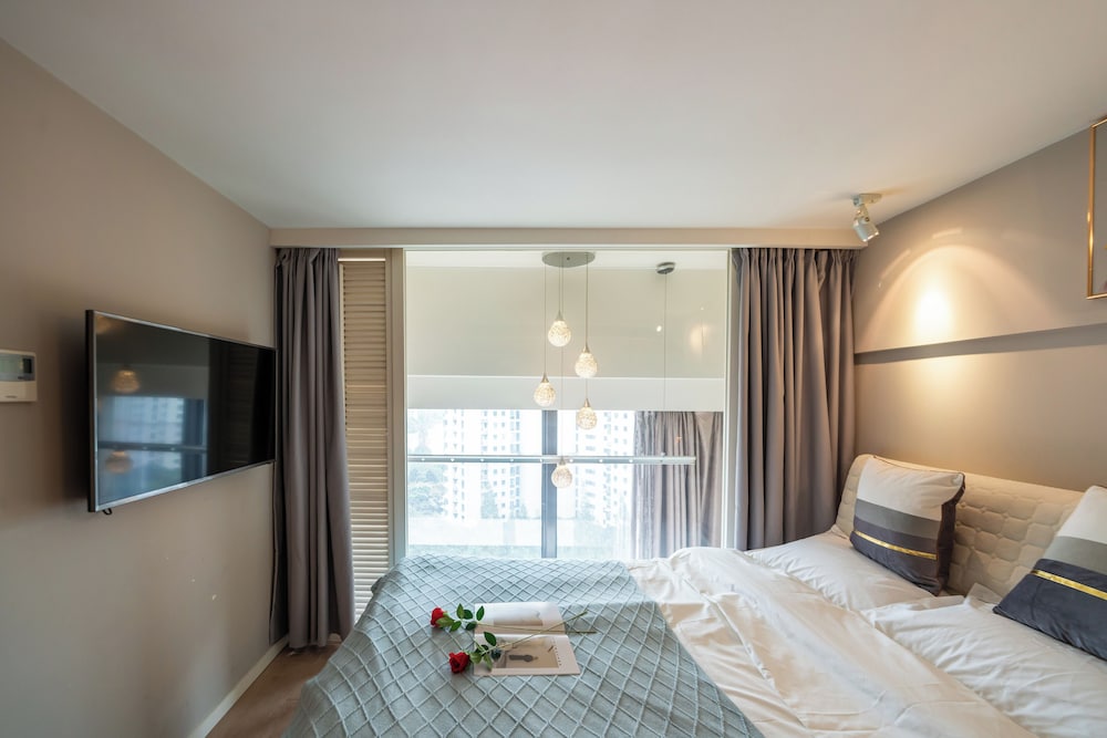Shanghai Hills & Wanye Prime Stay