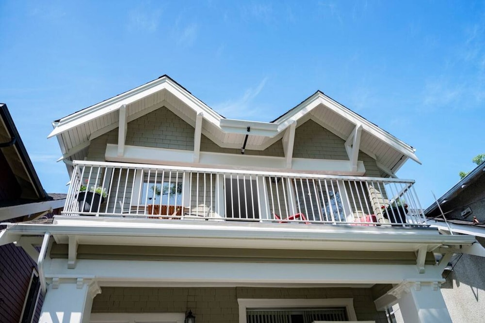 Newly Reno d 2 Bdrm Kitsilano - Centrally Located