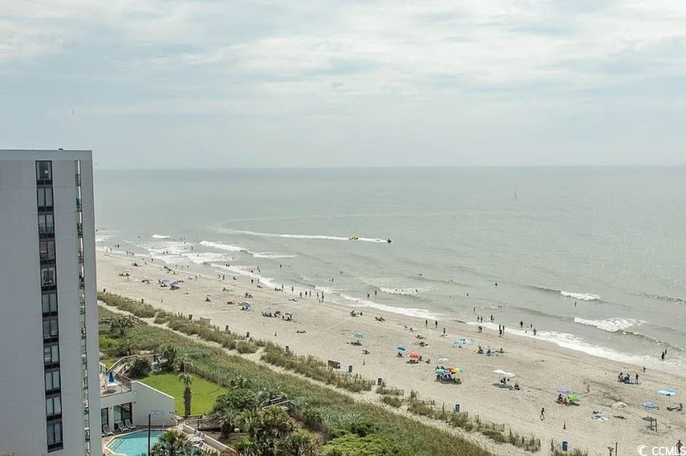 Beachfront Haven 1BR Condo with Balcony