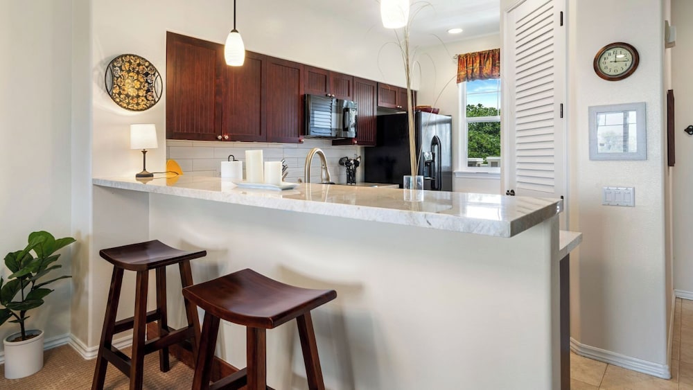 Top-floor Condo w/ Golf and Mountain Views - Pool, Gym, Wifi - Vrkcv
